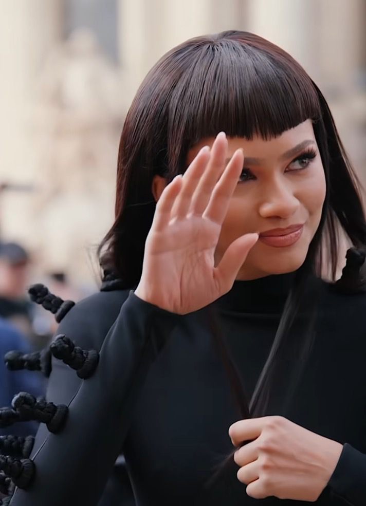 7 Potret Zendaya di Paris Fashion Week 2024, Bikin Pangling!