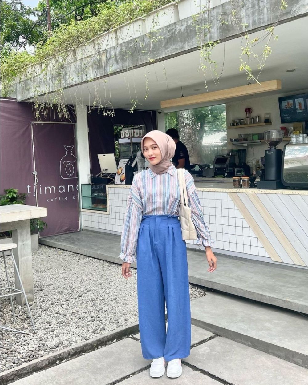 9 Style Hijab Stripe Pattren ala Nurinda Yuliana, Simple but Classy