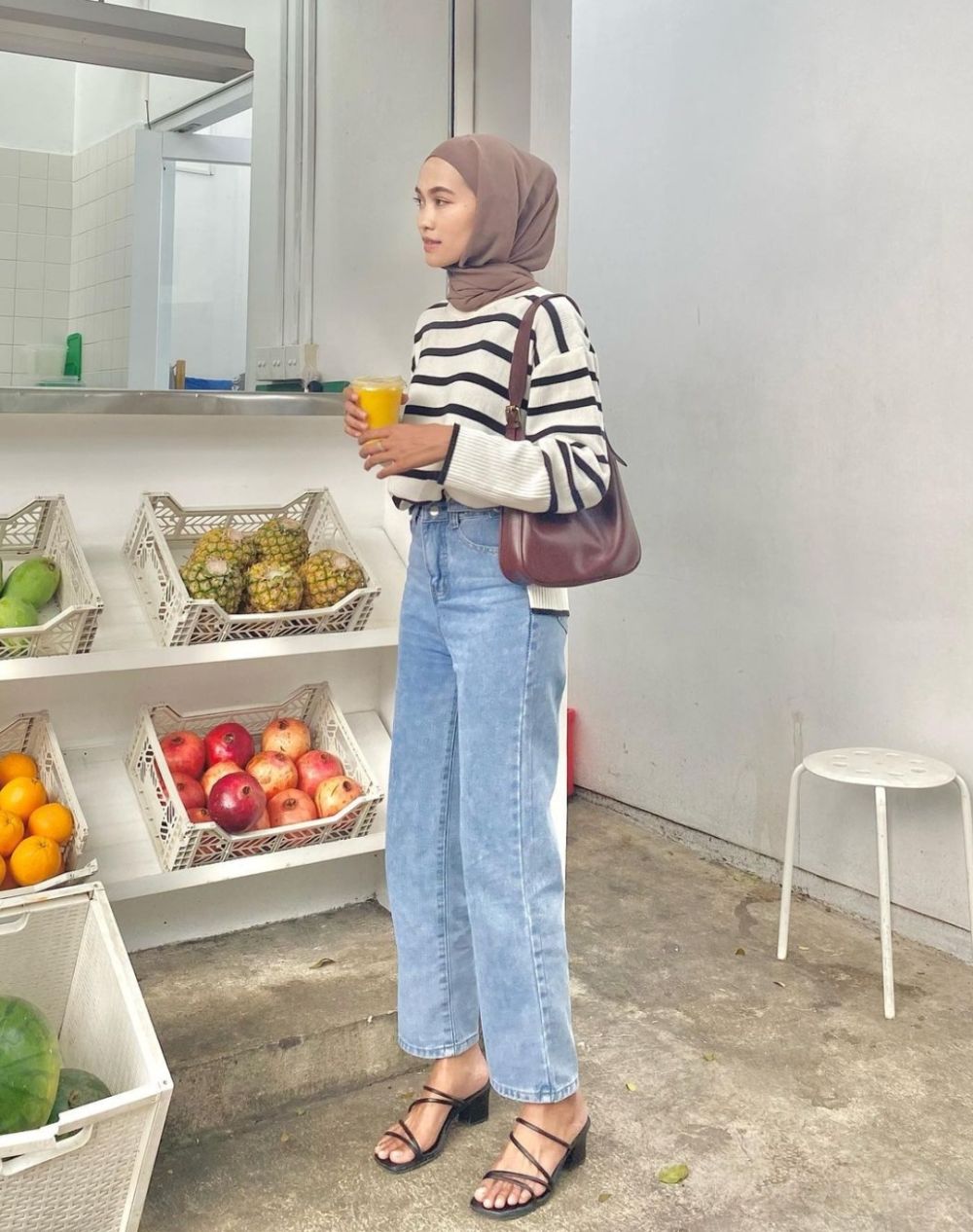 9 Style Hijab Stripe Pattren ala Nurinda Yuliana, Simple but Classy