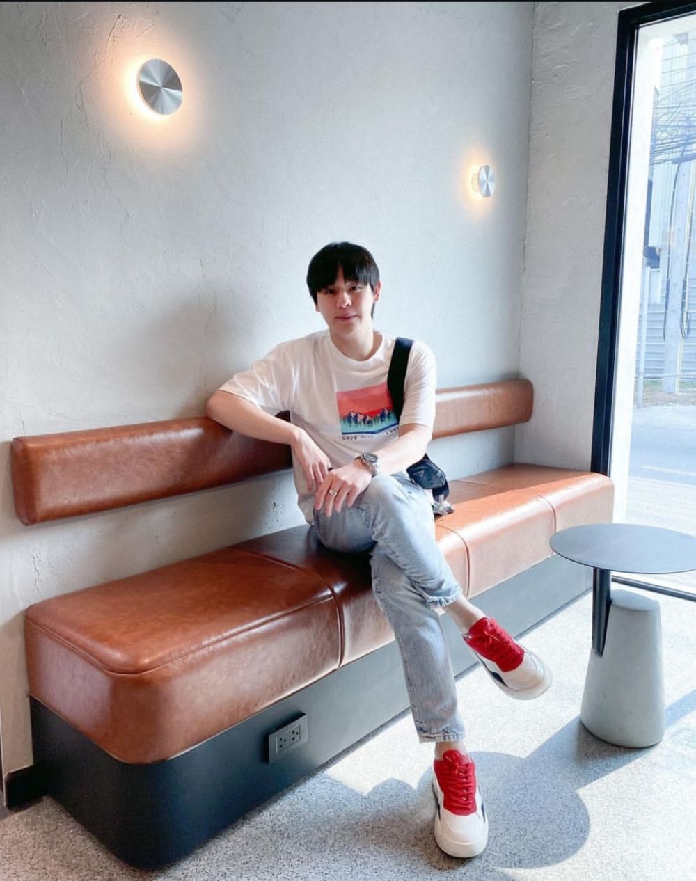 7 OOTD Kaus ala Pluem Purim yang Simpel and Manly!