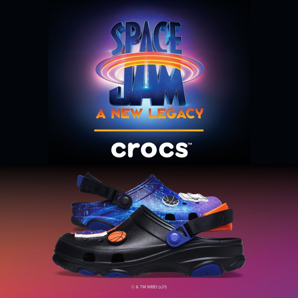 14 Potret Koleksi Duet Sepatu Crocs dengan Brand Dunia, Super Stylish!