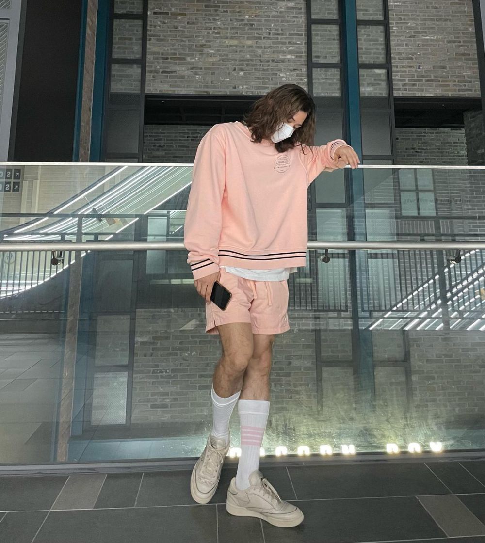 8 Padu Padan Short Pants ala Kim Ji Hoon, Trendy dan Variatif!