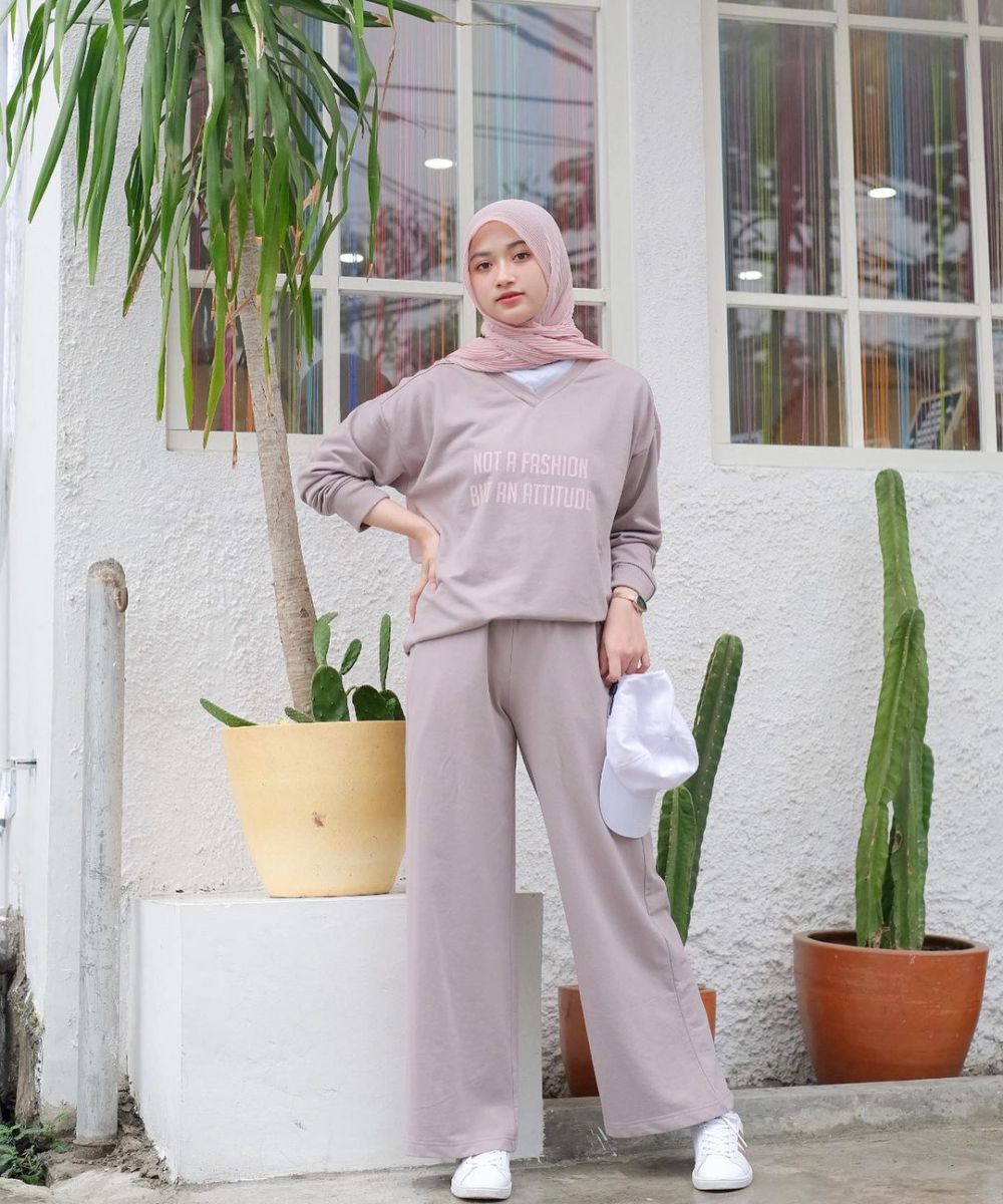 9 Referensi Outfit Nuansa Pastel ala Adellia Halim, Super Chic!