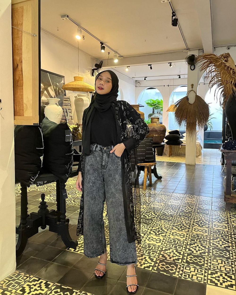 8 OOTD Hijab Mamba Style ala Astri Ratnasari, Stylish!