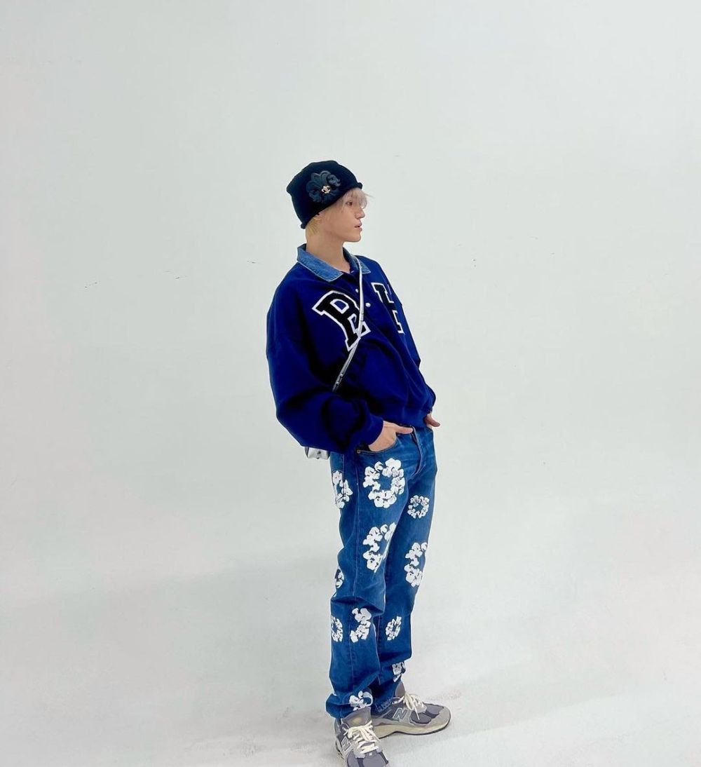 9 Ide Mix and Match Outfit Pakai Celana Jeans ala Taeyong NCT, Modis!