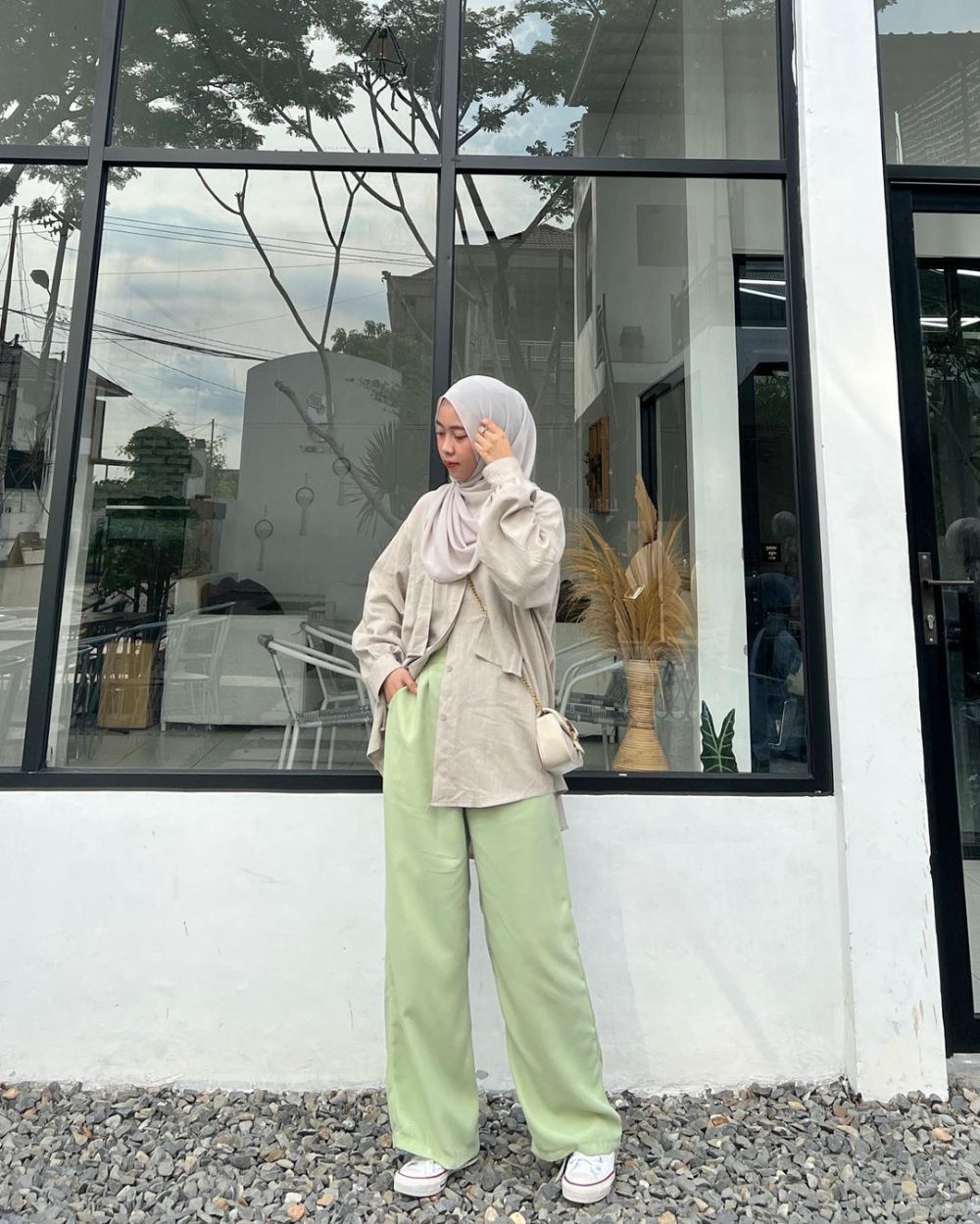 9 Inspirasi Outfit Hangout ala Yennisun, Comfy Banget!