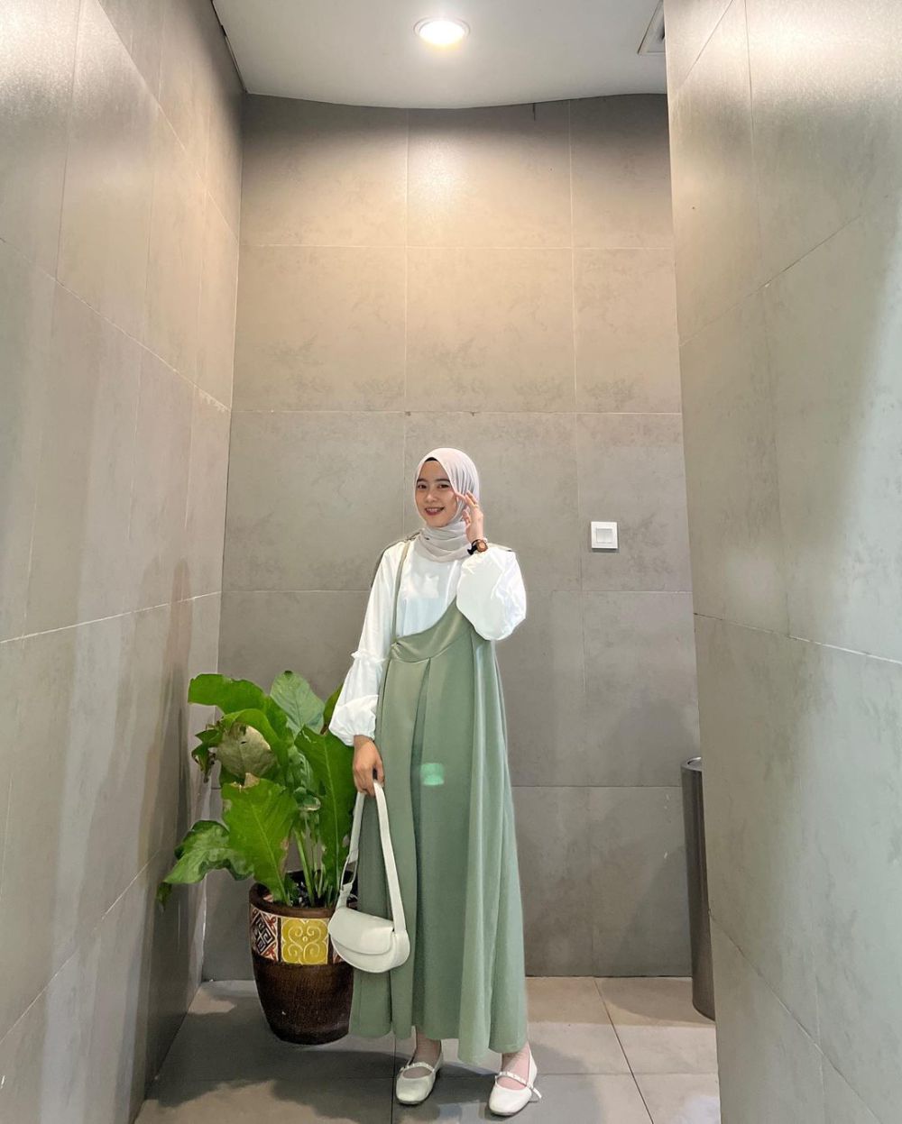 9 OOTD Hijab Cewek Kue ala Selebgram Yennisun, Colorful!
