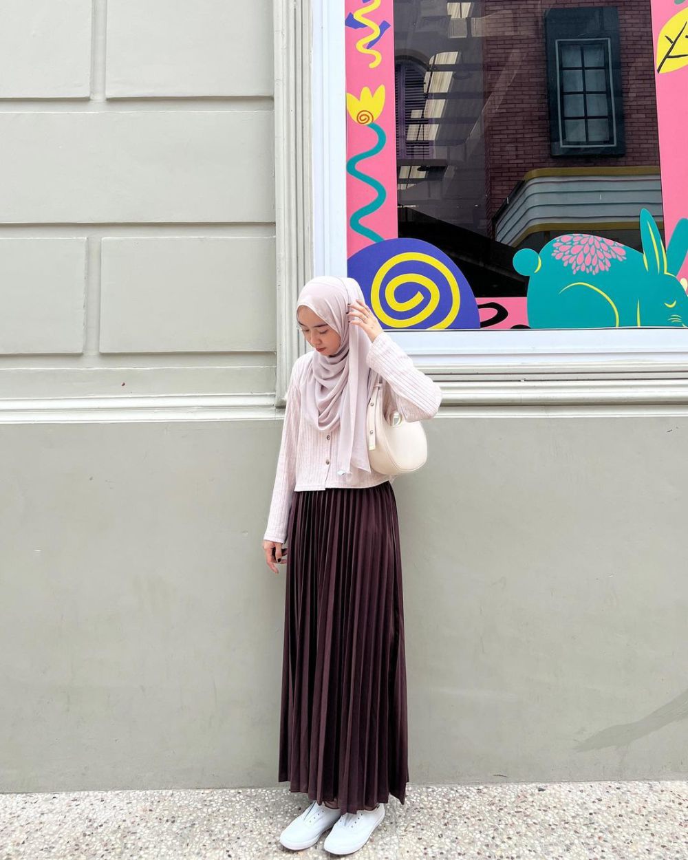 9 Ide Styling Rok ala Selebgram Yennisun, Anggun Banget!