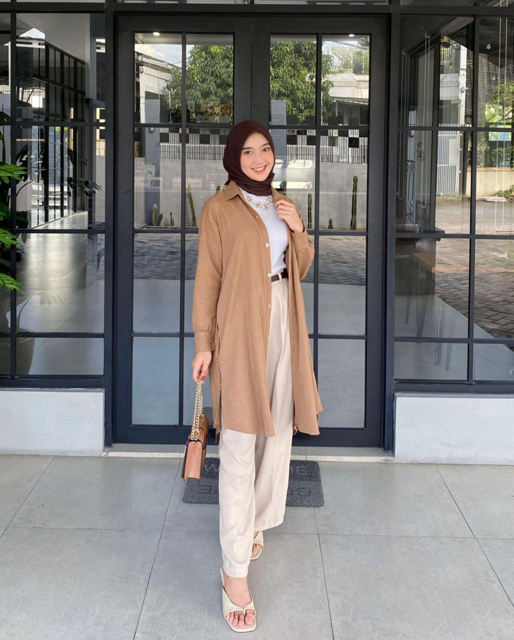 7 OOTD Hijab Earth Tone Color ala Faradithya Putri Lakcyta, Stylish!