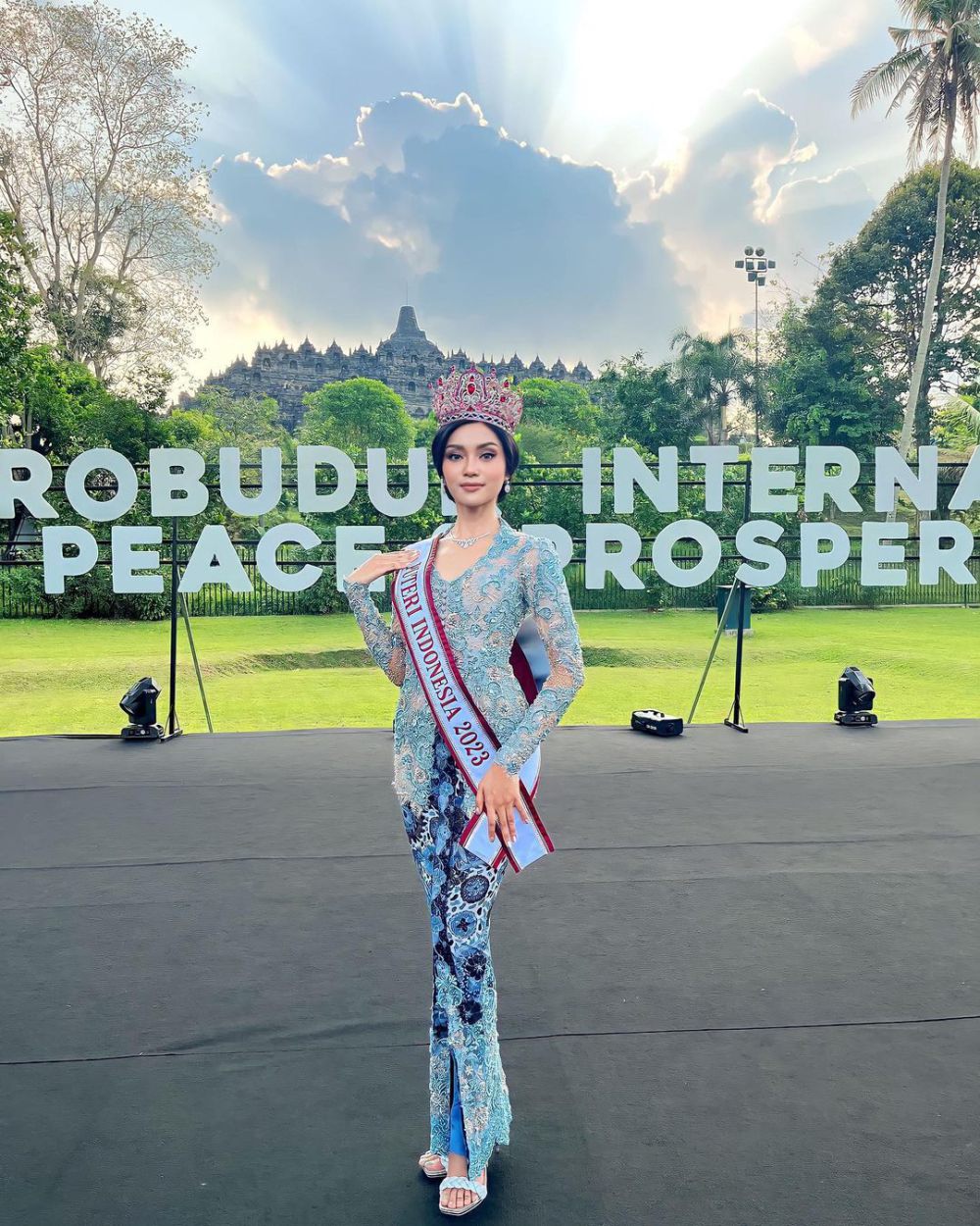 10 Inspirasi Kebaya ala Puteri Indonesia, Elegan dan Memukau