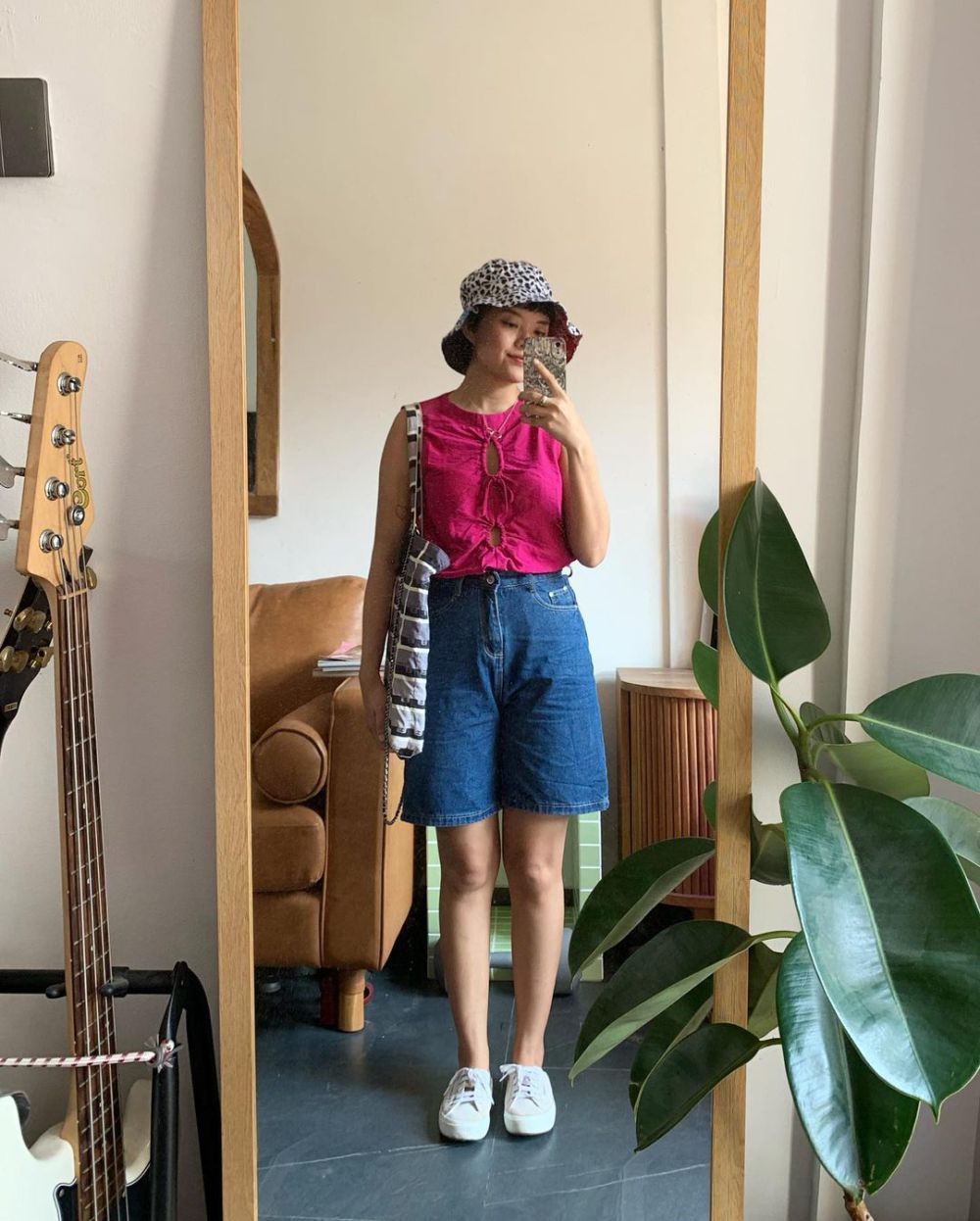 9 OOTD Hangout ala Sonia Eryka, Gayanya Unik Banget!