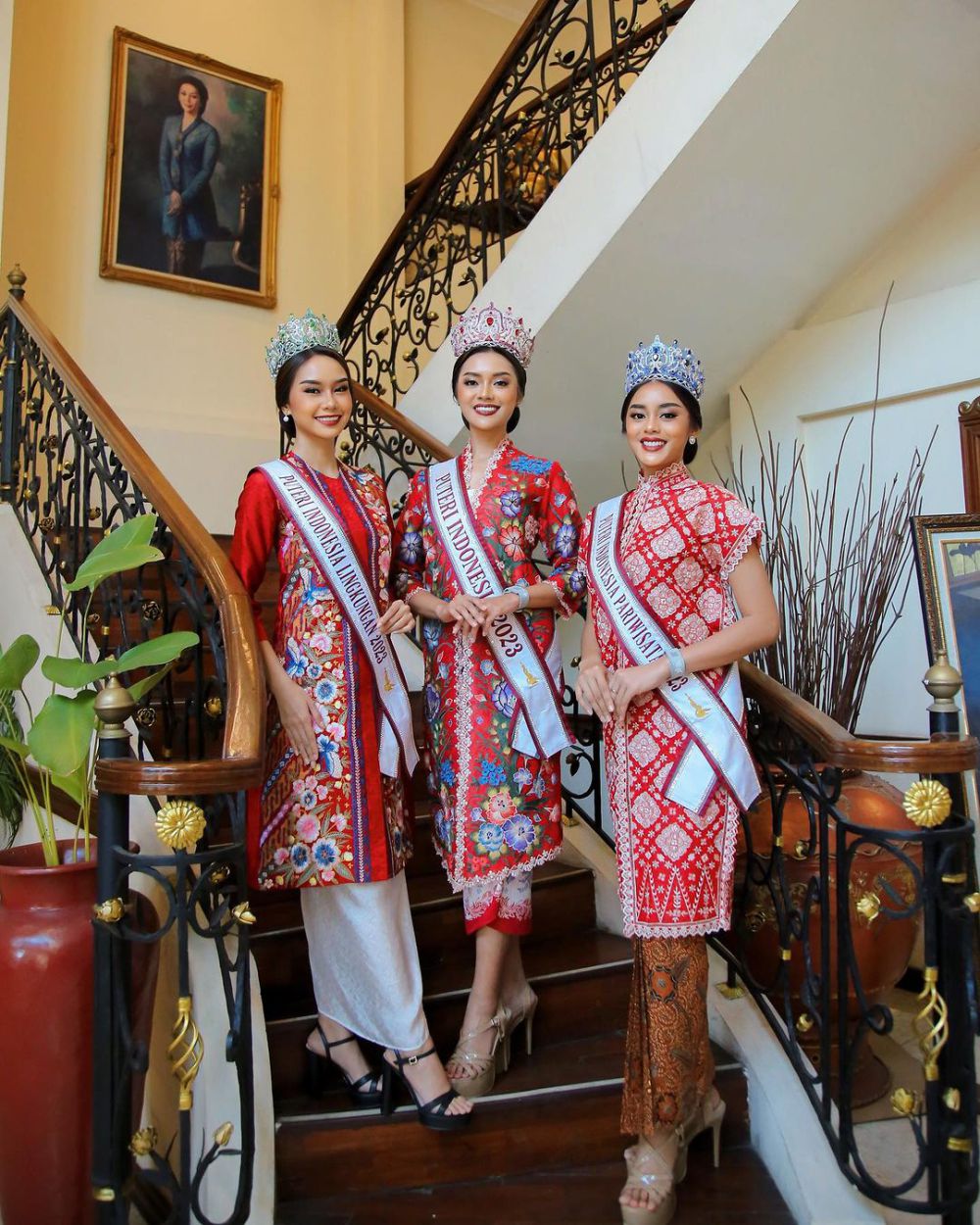 10 Inspirasi Kebaya ala Puteri Indonesia, Elegan dan Memukau