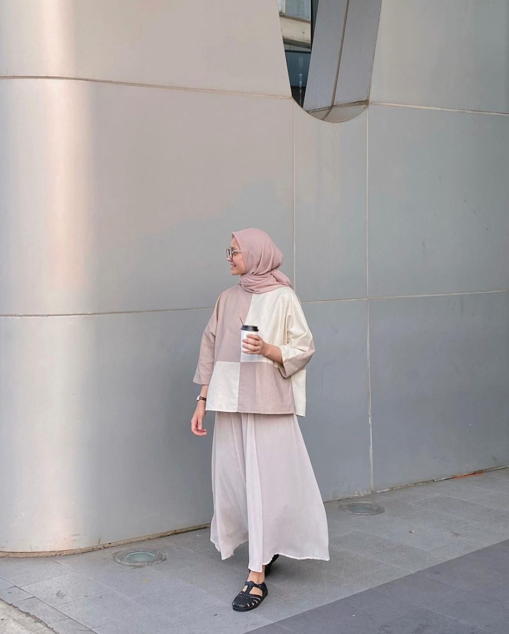 9 OOTD Hijab Hangout ala Alaeka Bachir, Cocok untuk Cewek Bumi!
