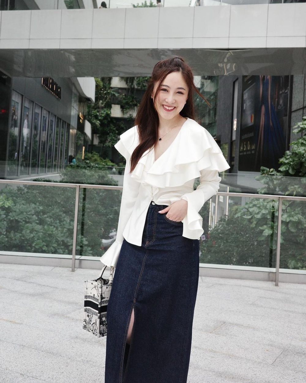 8 Inspirasi Outfit Old Money ala Aktris Thailand Alissaya Tsoi  