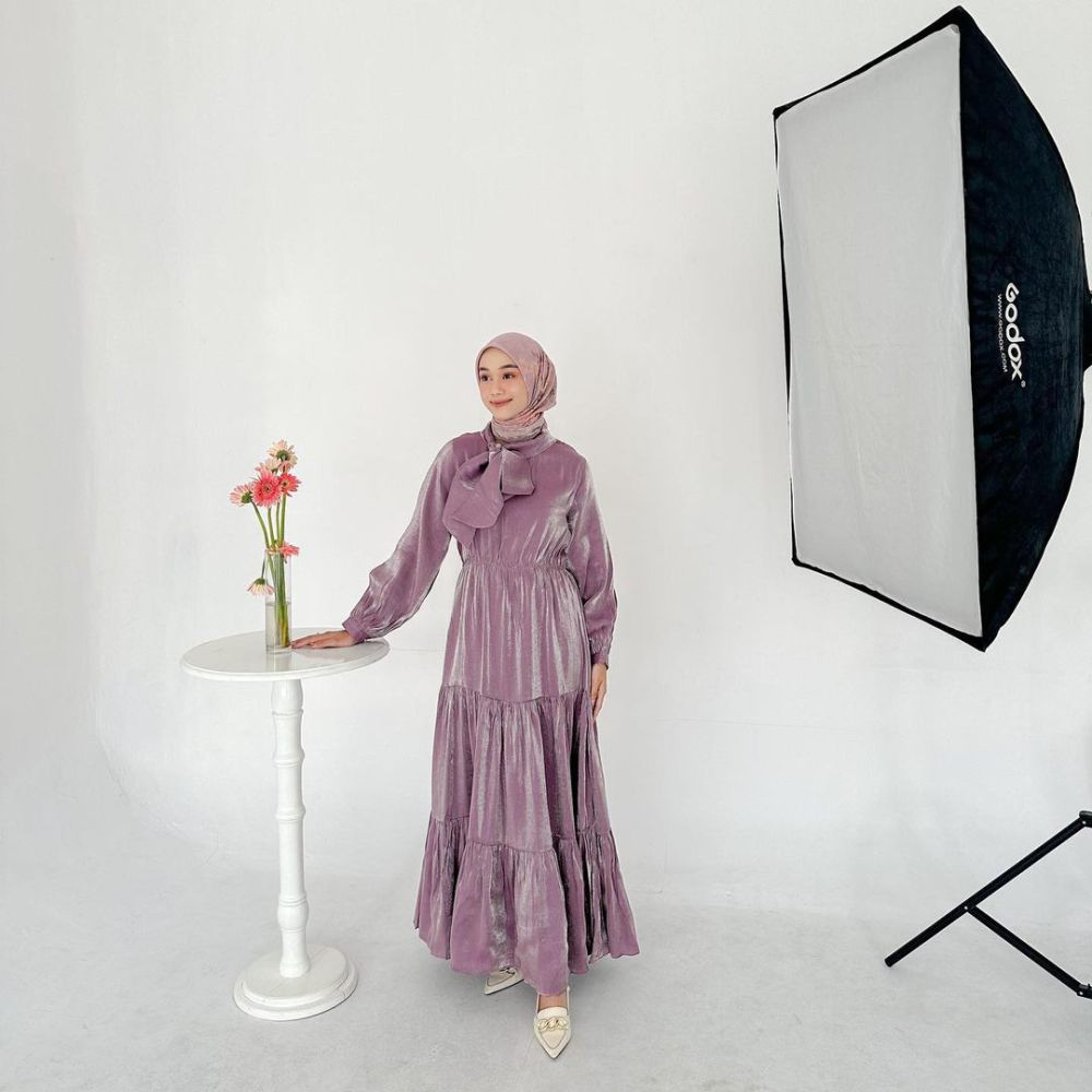 9 OOTD Hijab ala Ravira Naila Khansa, Cewek Kue yang Colorful!