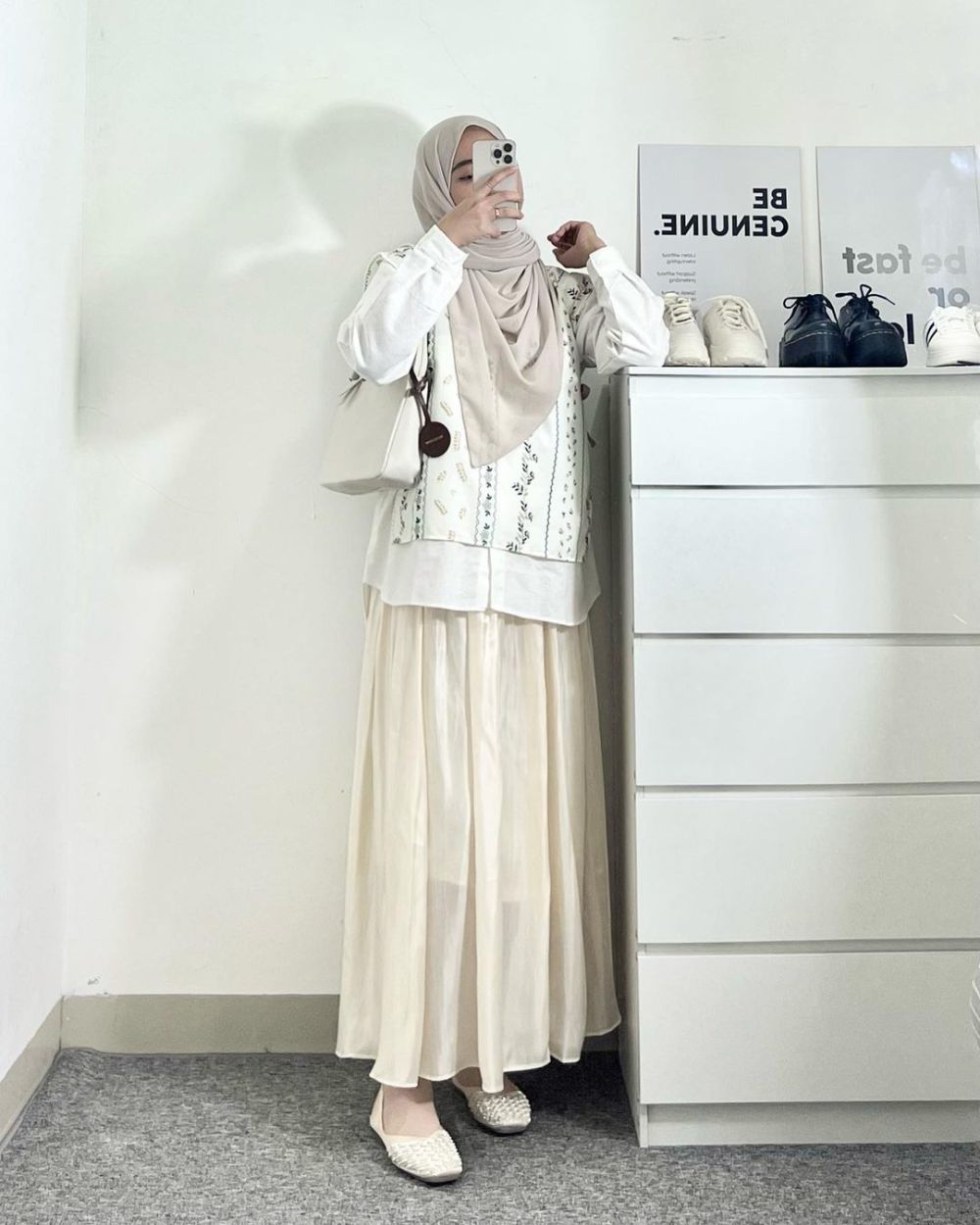 9 Ide Styling Rok ala Selebgram Yennisun, Anggun Banget!