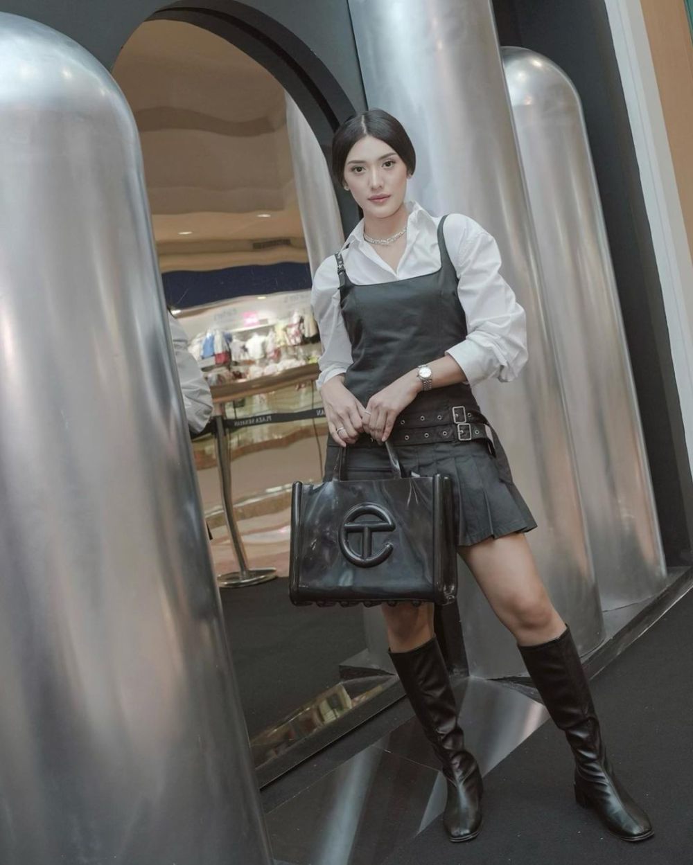 10 Edgy Look Style Ala Anissa Aziza, Andalkan Outfit Leather