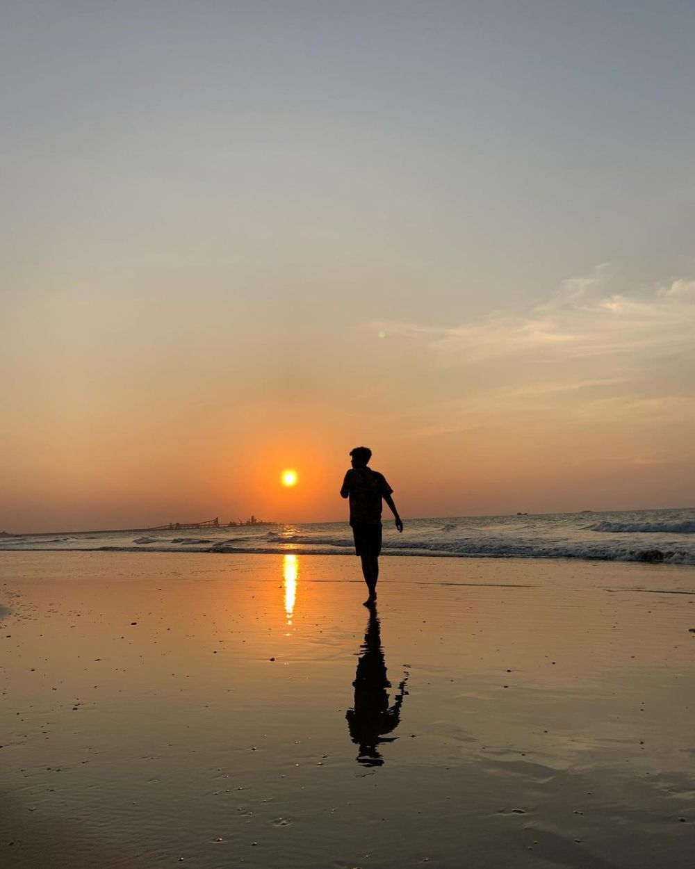 Pantai Dermaga Tuban, Suguhkan Pemandangan Sunset yang Indah