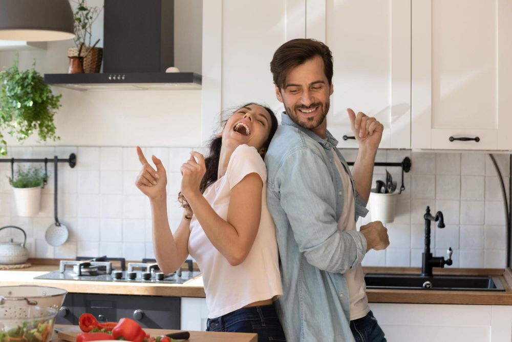 5 Ide Hadiah yang Ideal untuk Pasangan Introvert, Jadi Lebih Mesra!