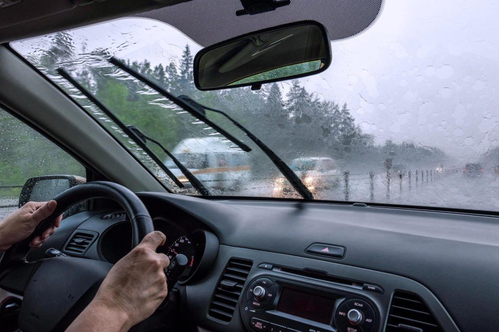 5 Tips Aman Berkendara di Cuaca Buruk, Utamakan Keselamatan!