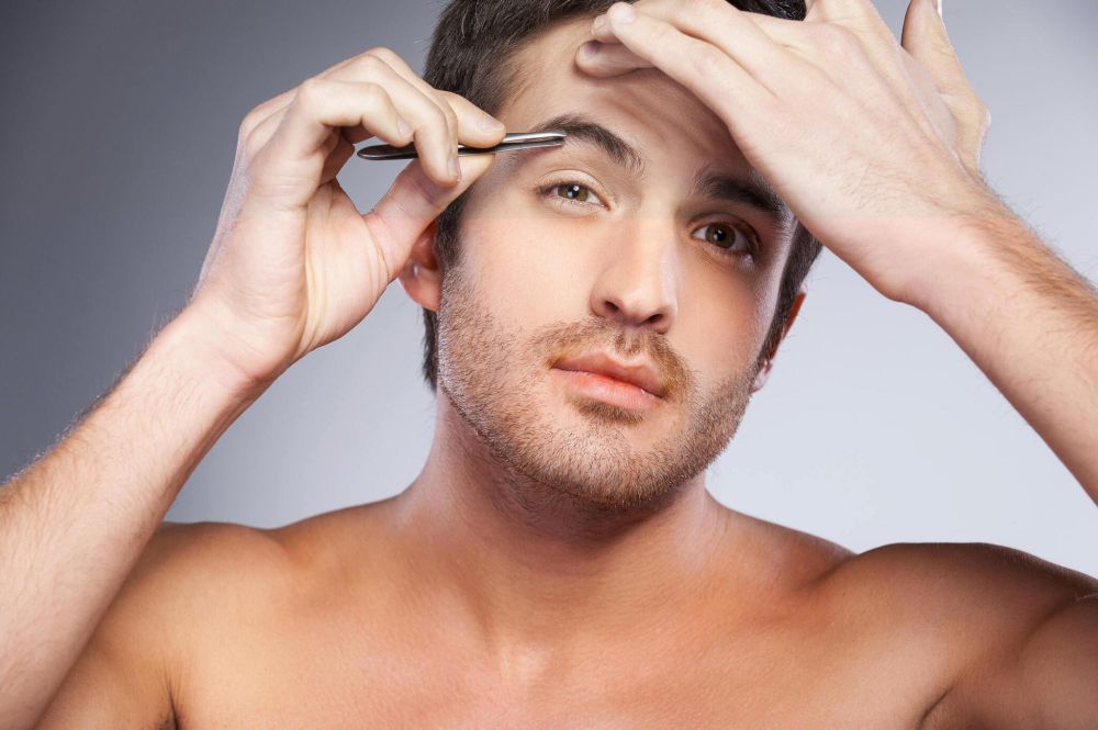 5 Tips Untuk Memulai Makeup Simpel Untuk Pria, Anti Menor dan Dempul!