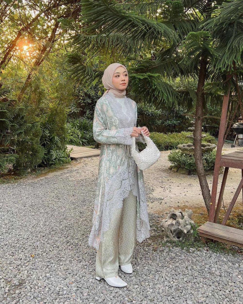 Styling Outfit Kondangan Dengan Celana Ala Influencer Hijab