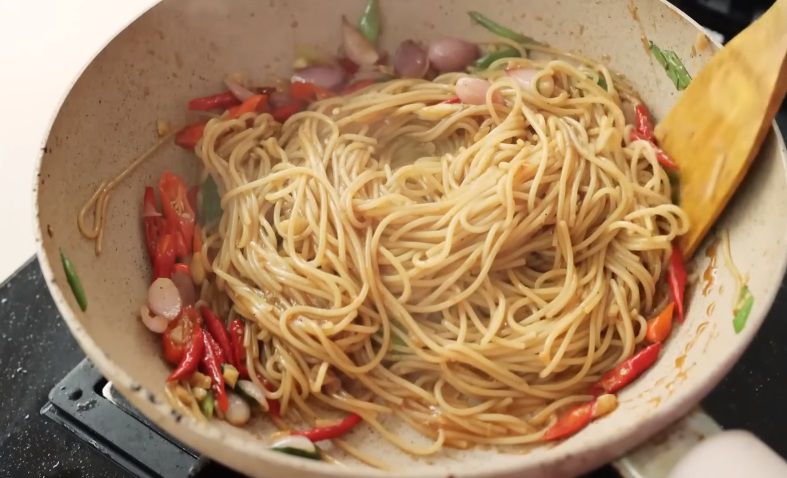 Resep Spaghetti Oriental, Masakan Italia Bumbu Asia Timur! 