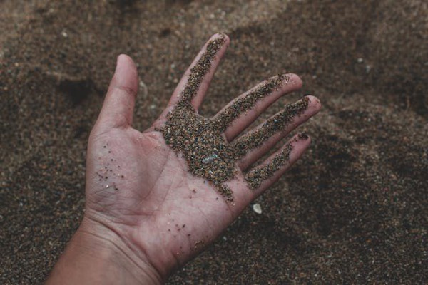 Menggali Makna Mendalam dari Pasir: 3 Hal yang Patut Diresapi