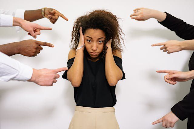 7 Alasan Korban Bullying Tidak Berani Bersuara, Takut Diabaikan?
