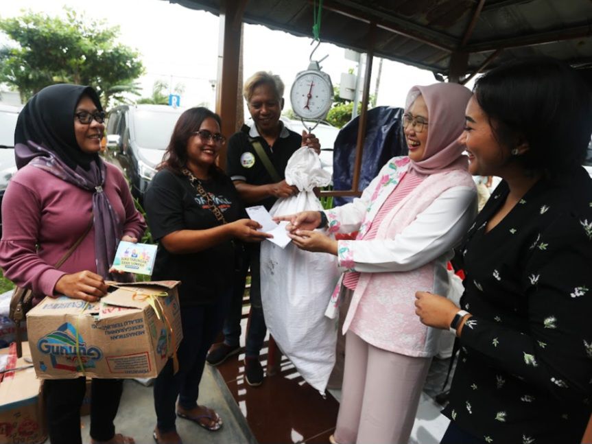 Amartha & Unilever Dorong UMKM di Tangerang Setor ke Bank Sampah