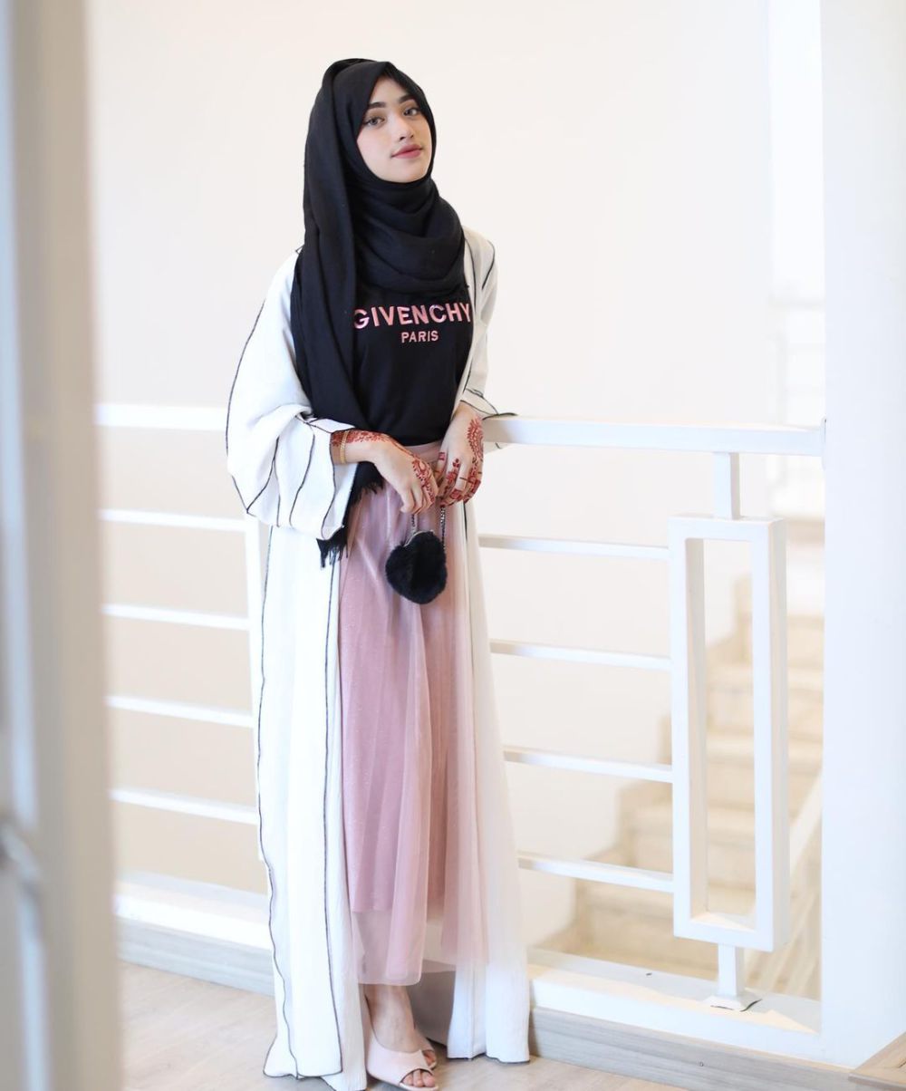 7 Ide Outfit Hangout ala Selebgram Shirin Al Athrus, Kekinian Banget!