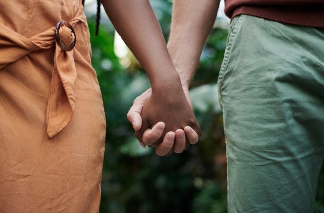 4 Cara Meningkatkan Keintiman dalam Hubungan, Bukan Hanya Seks  