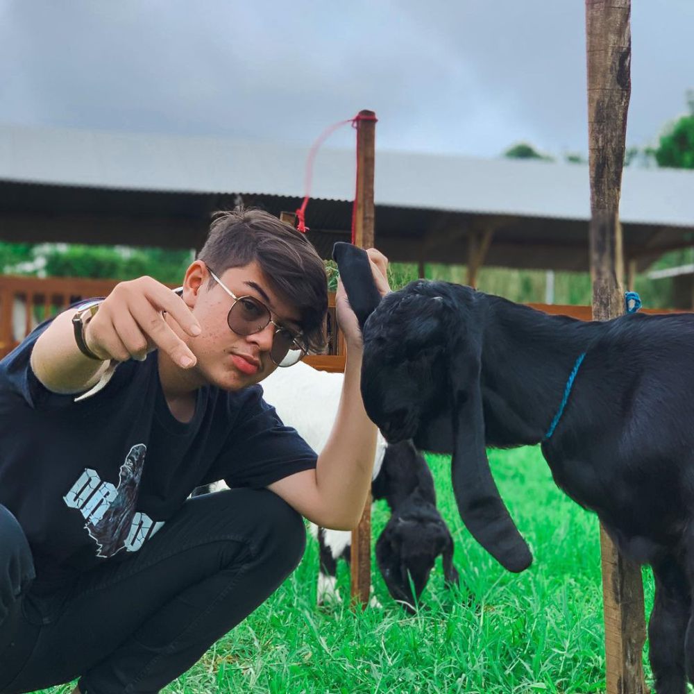 9 Potret Kehidupan Baim, Mantan Artis Cilik yang Kini Bisnis Kambing