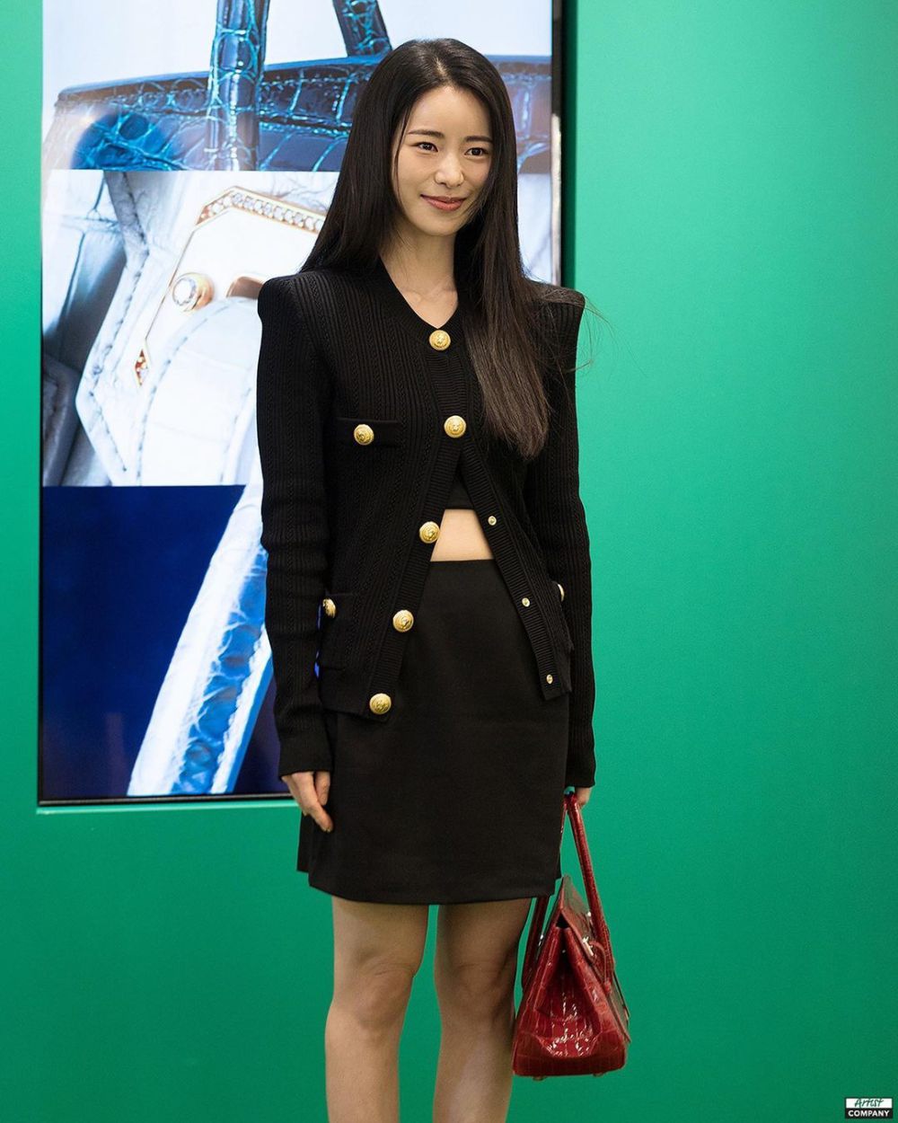 9 Ide Padu Padan Mini Skirt ala Lim Ji Yeon, Chic dan Girly!