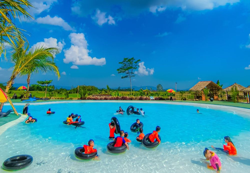 Taman Panemon, Kolam Renang di Banyumas Dengan Konsep Pantai