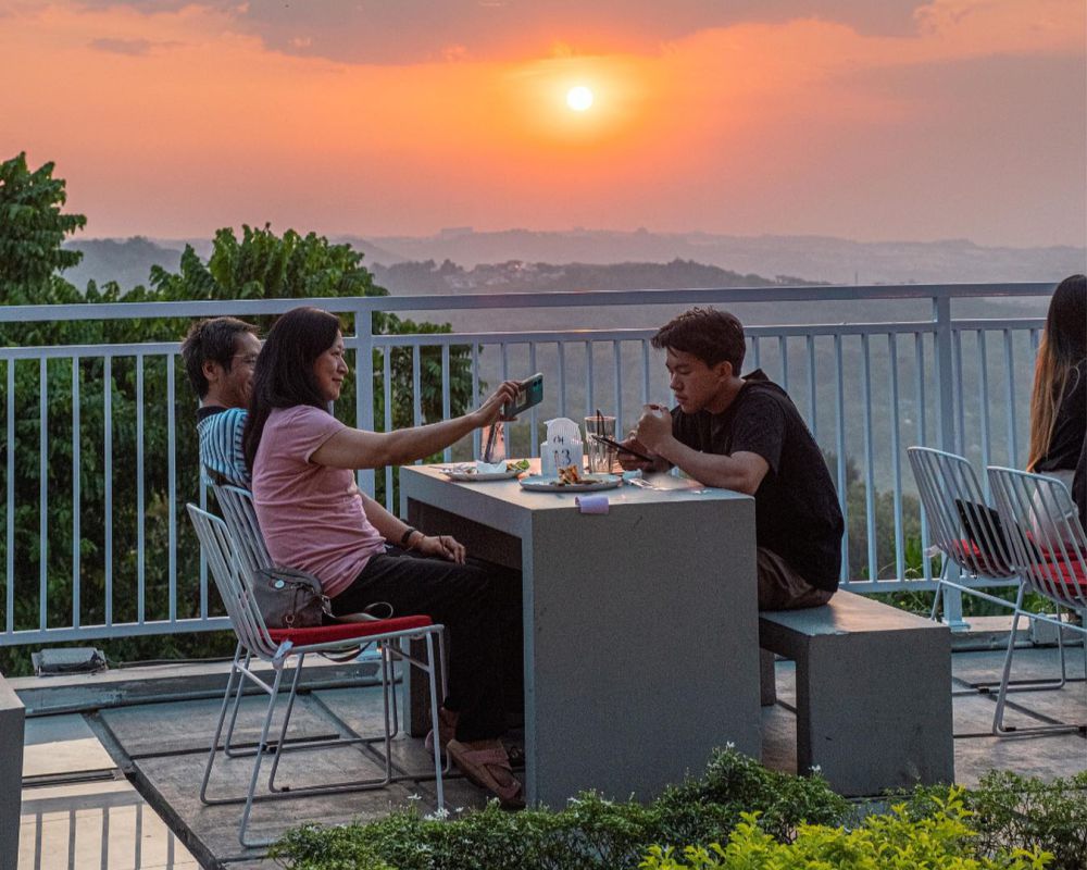 10 Pesona Over Horizon Semarang, Kafe dengan Pemandangan Kota dan Alam