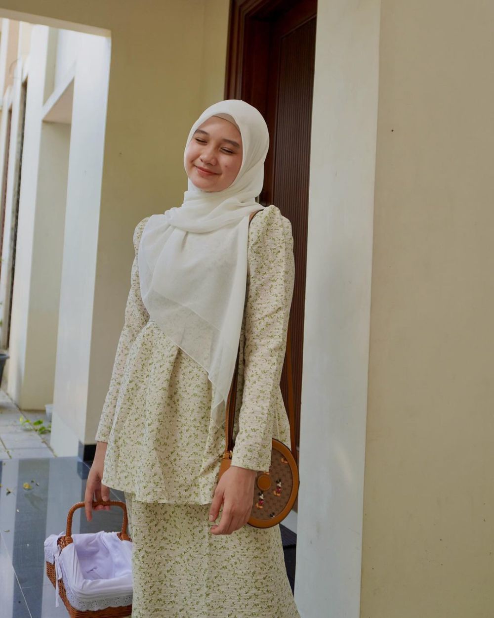 9 Inspirasi OOTD Hijab Remaja ala Influencer Naisa Alifia, Menawan!