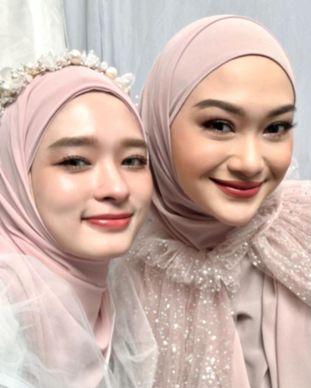 10 Potret Inara Rusli jadi Model Busana Muslim Brand Lokal, Elegan!