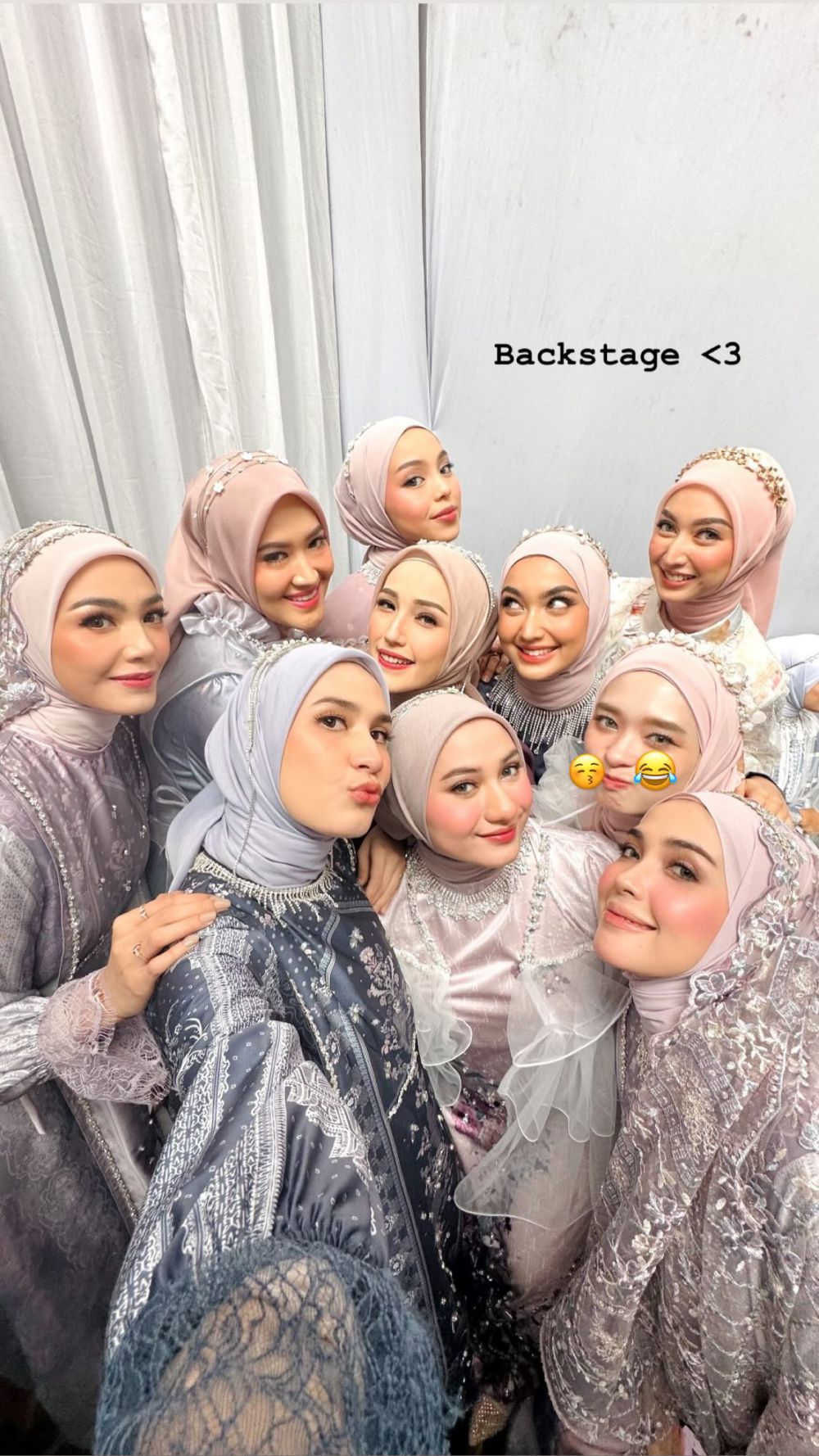 10 Potret Inara Rusli jadi Model Busana Muslim Brand Lokal, Elegan!