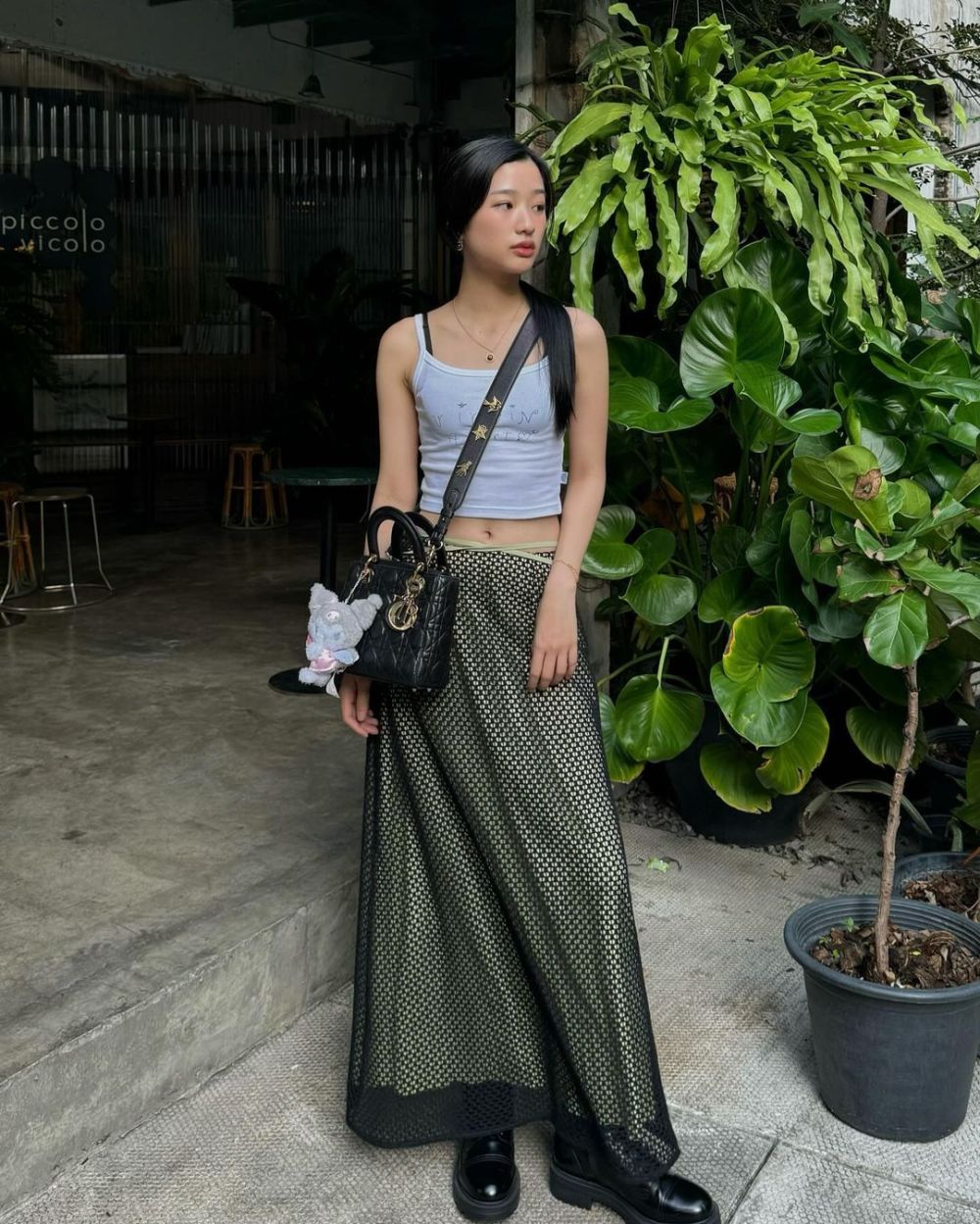 8 Inspirasi OOTD Simpel Tu Tontawan, Pakai Ragam Tank Top