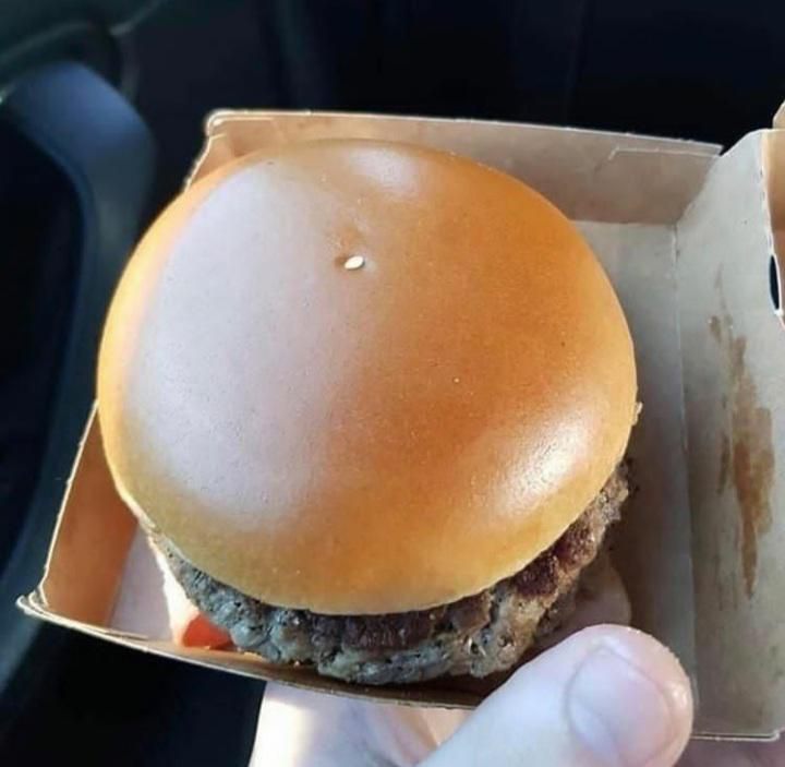 9 Potret Hal Kocak tentang Burger, Bentuk dan Isinya Aneh-aneh!