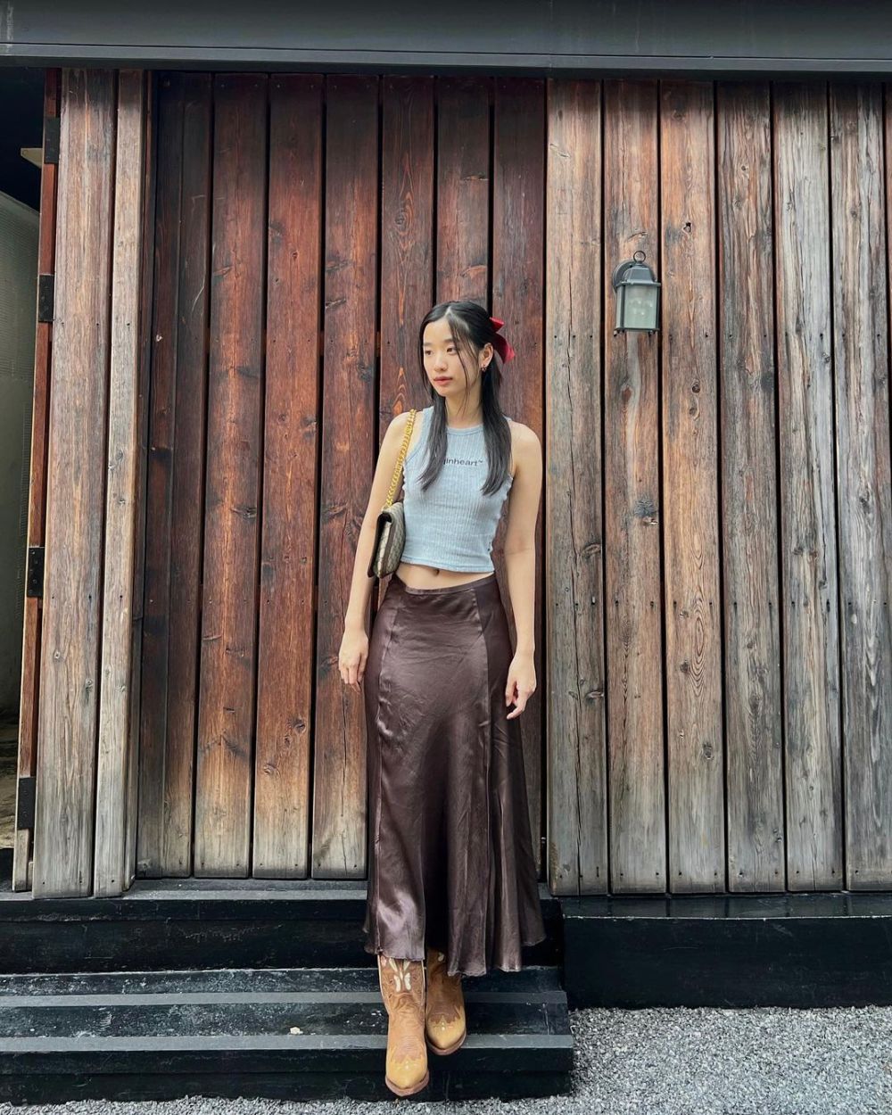 8 Inspirasi OOTD Simpel Tu Tontawan, Pakai Ragam Tank Top