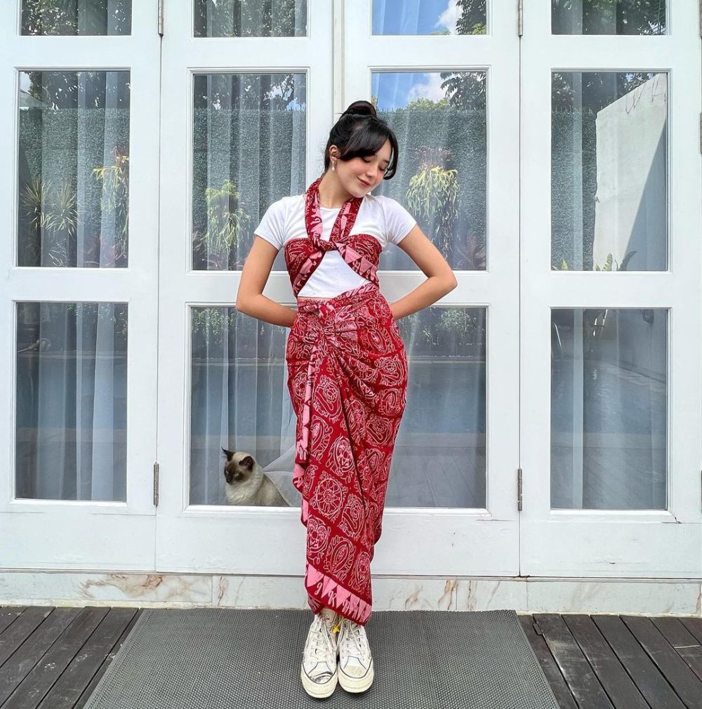 11 Style Etnik Beby Tsabina, Ada Batik hingga Kebaya Klasik  