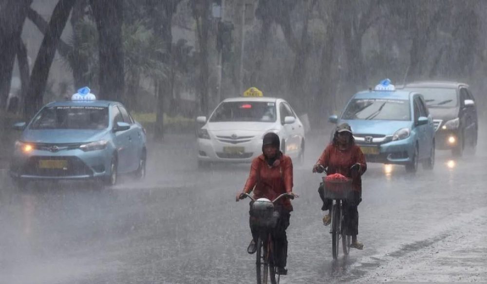 BMKG: Waspada Cuaca Ekstrem di Jateng Hujan Lebat Hingga Angin Kencang