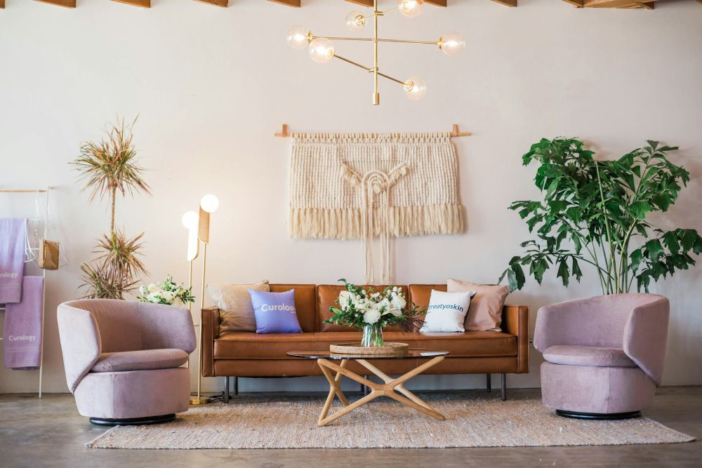 15 Inspirasi Living Room Bergaya Minimalis Bohemian, Super Estetik!