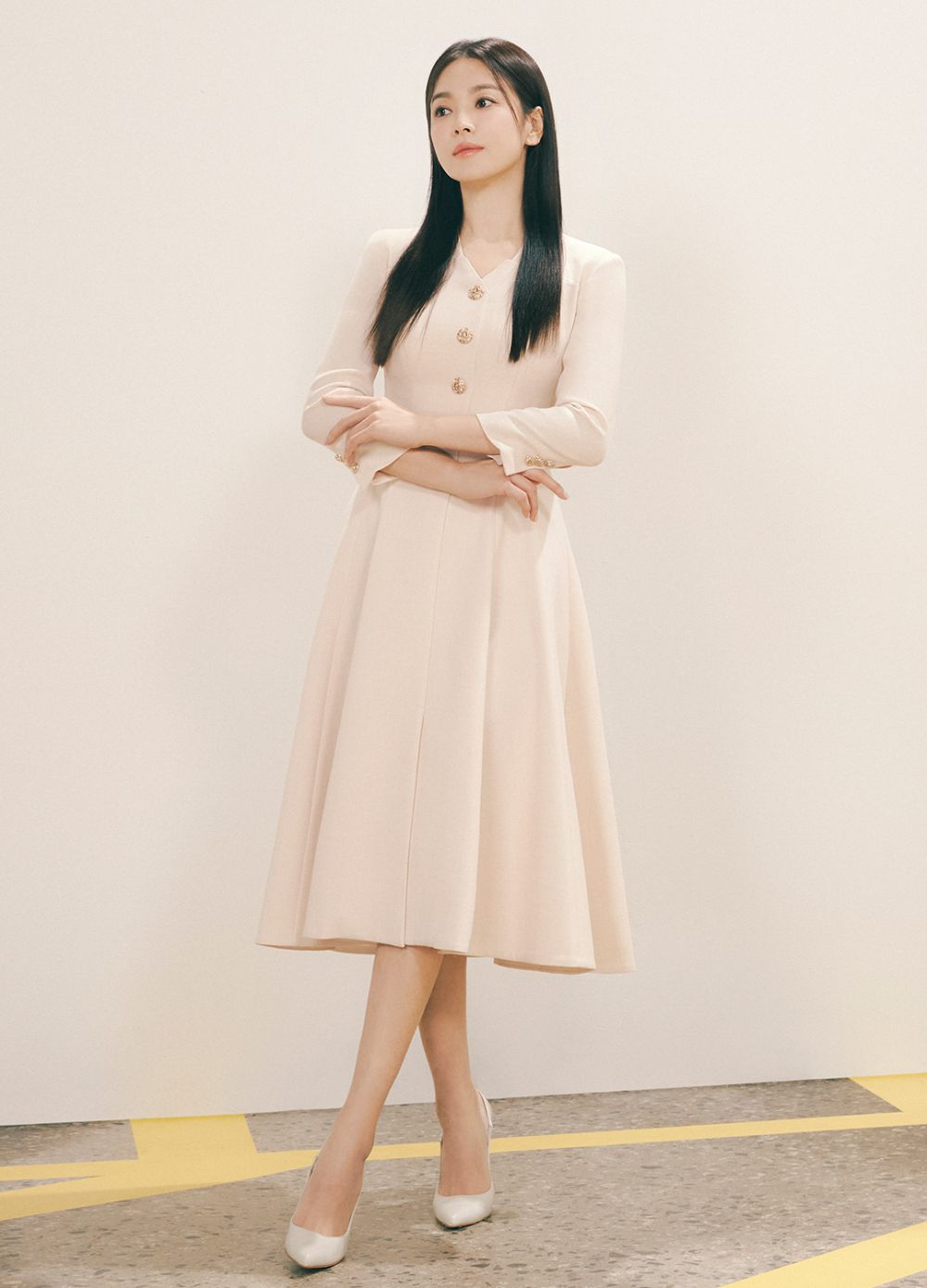 7 Inspirasi Padu Padan Outfit ala Song Hye Kyo, Elegan Maksimal