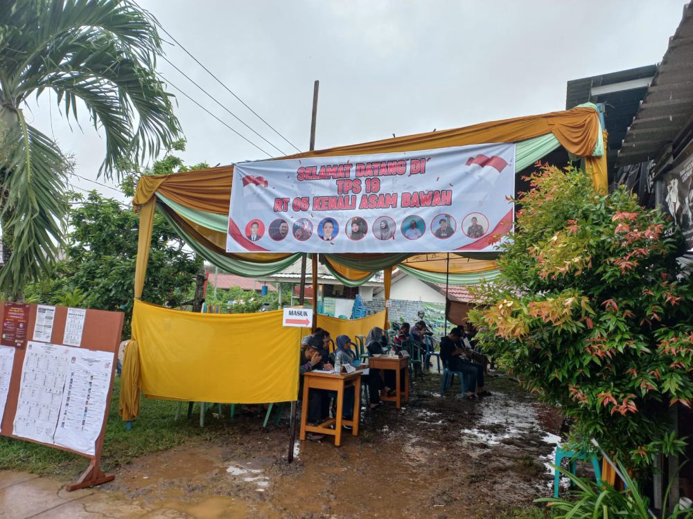 Keseruan TPS 4 dan TPS 19 di Kota Jambi, Ada Pesta Makan Bakso