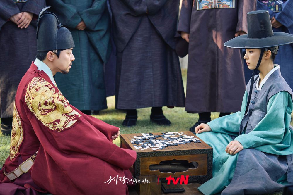 5 Similarities between Yi In and Kang Hee Soo in Captivating the King