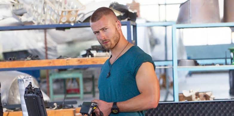 9 Rekomendasi Film Action Dibintangi Glen Powell, Terbaru Twisters!