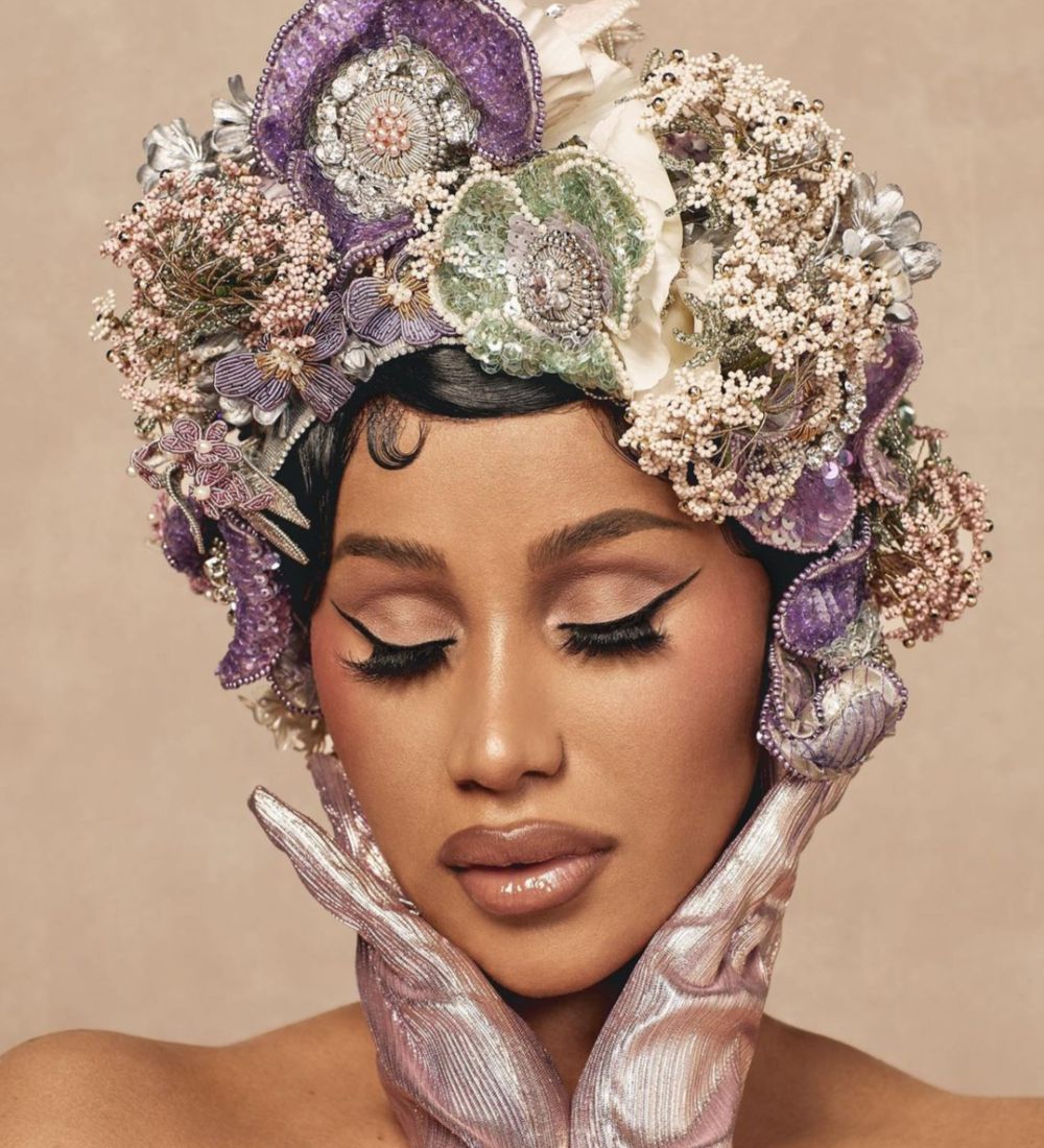 9 Inspirasi Makeup Party Ala Cardi B, Super Nyentrik!